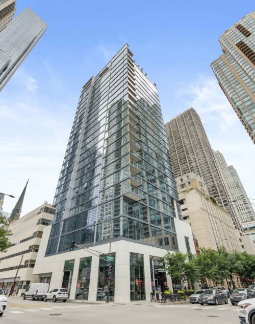 8 East Huron