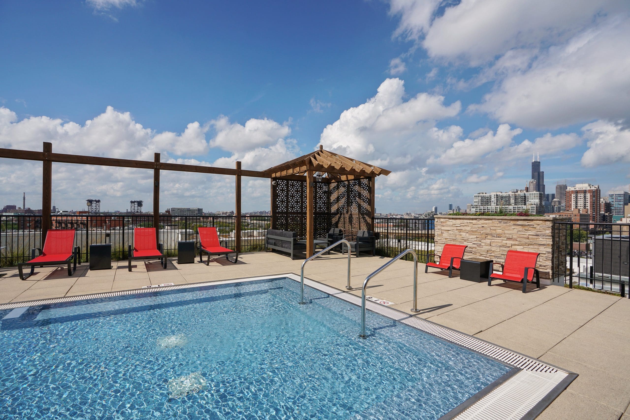 Arrive South Loop Pool Sundeck City Skyline Views