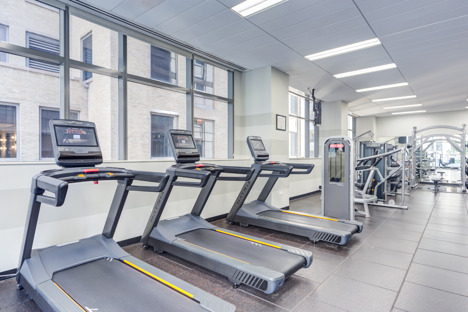 Chicago apartments with a gym at Lake & Wells with treadmills.